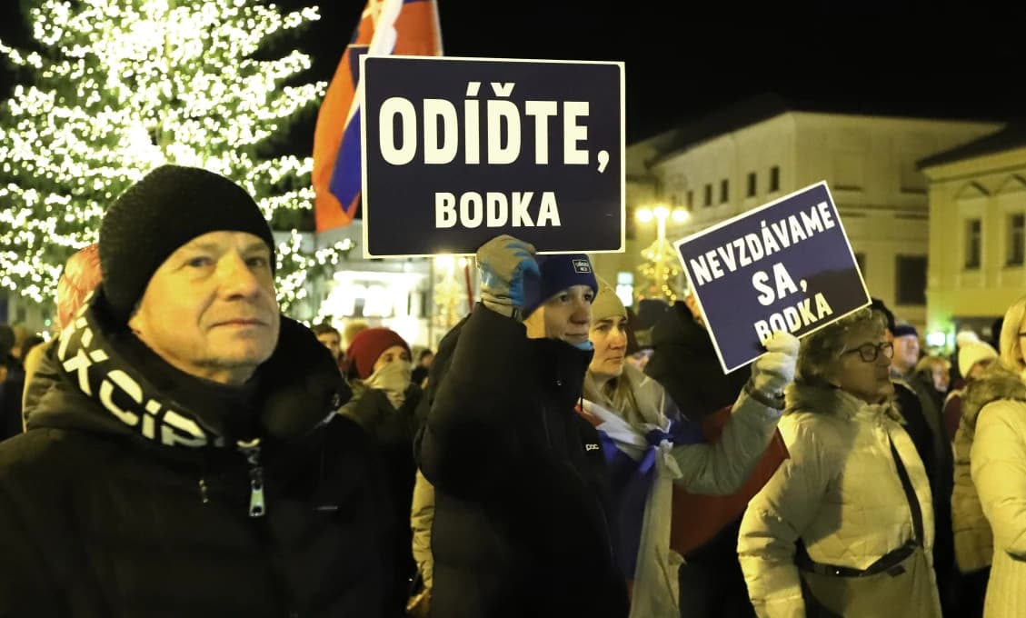 Organizátori protestov sa PRIZNALI! Riadi ich zahraničný ALGORITMUS