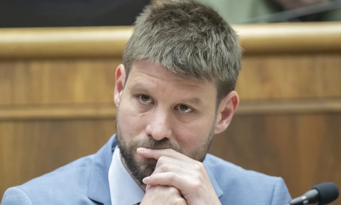 Manuál na majdan napísal líder opozície Šimečka