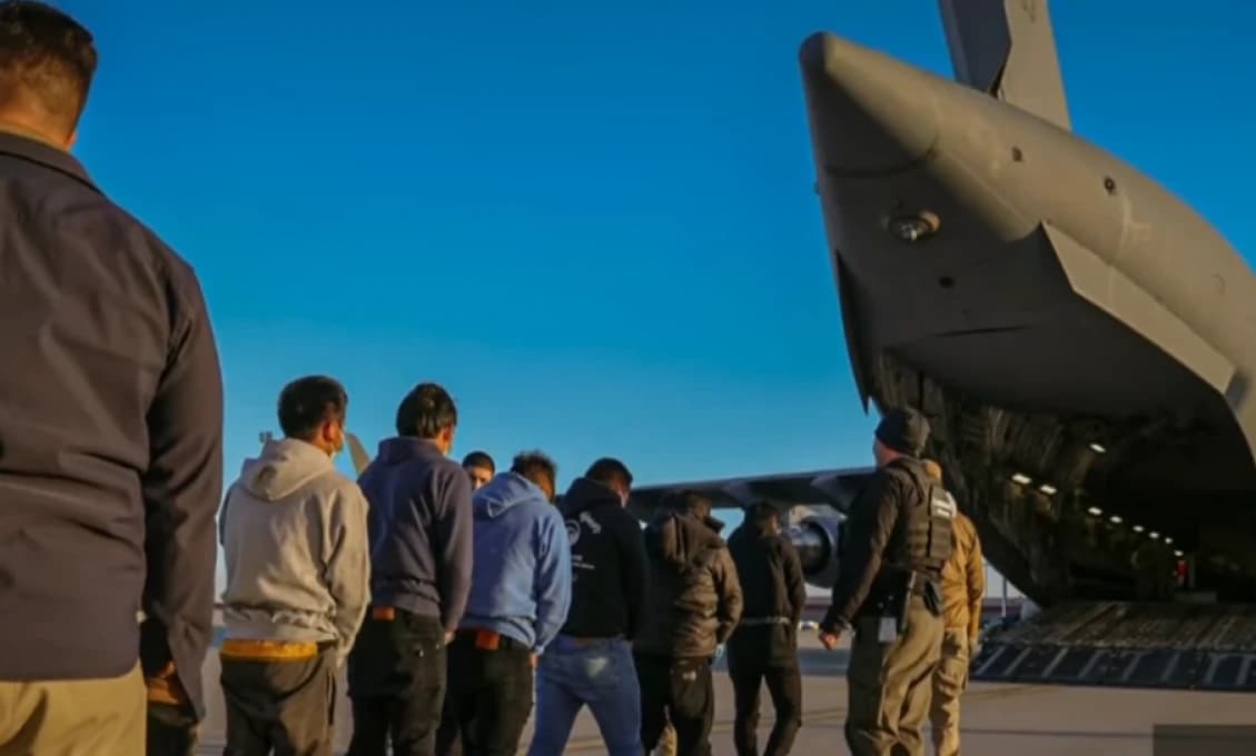 Ukrajincov už do USA nepúšťajú. Začali sa deportácie (VIDEO)