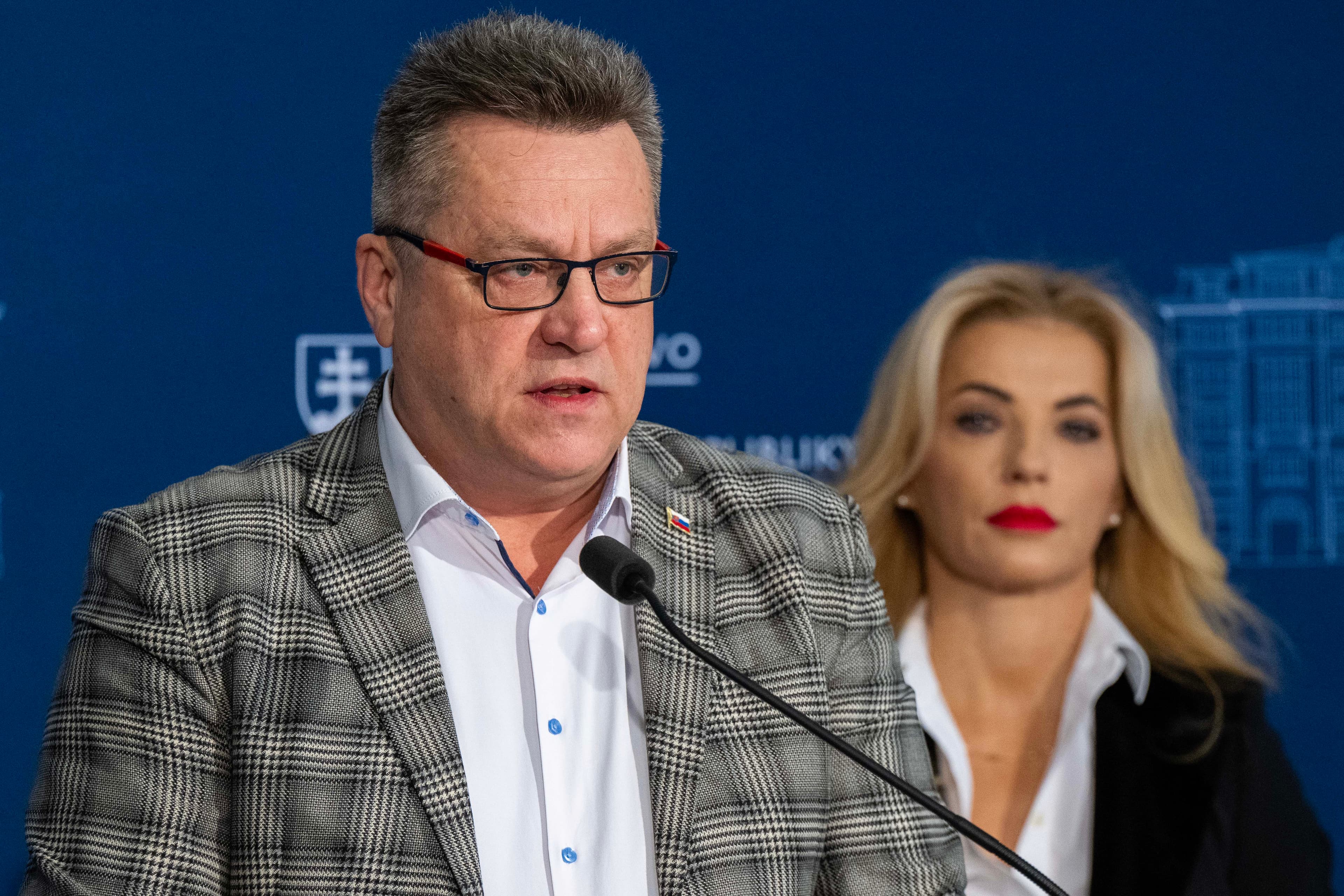 57-tisíc pre Šikulovú. FPU zverejnil najväčších príjemcov. Opozícia zúri