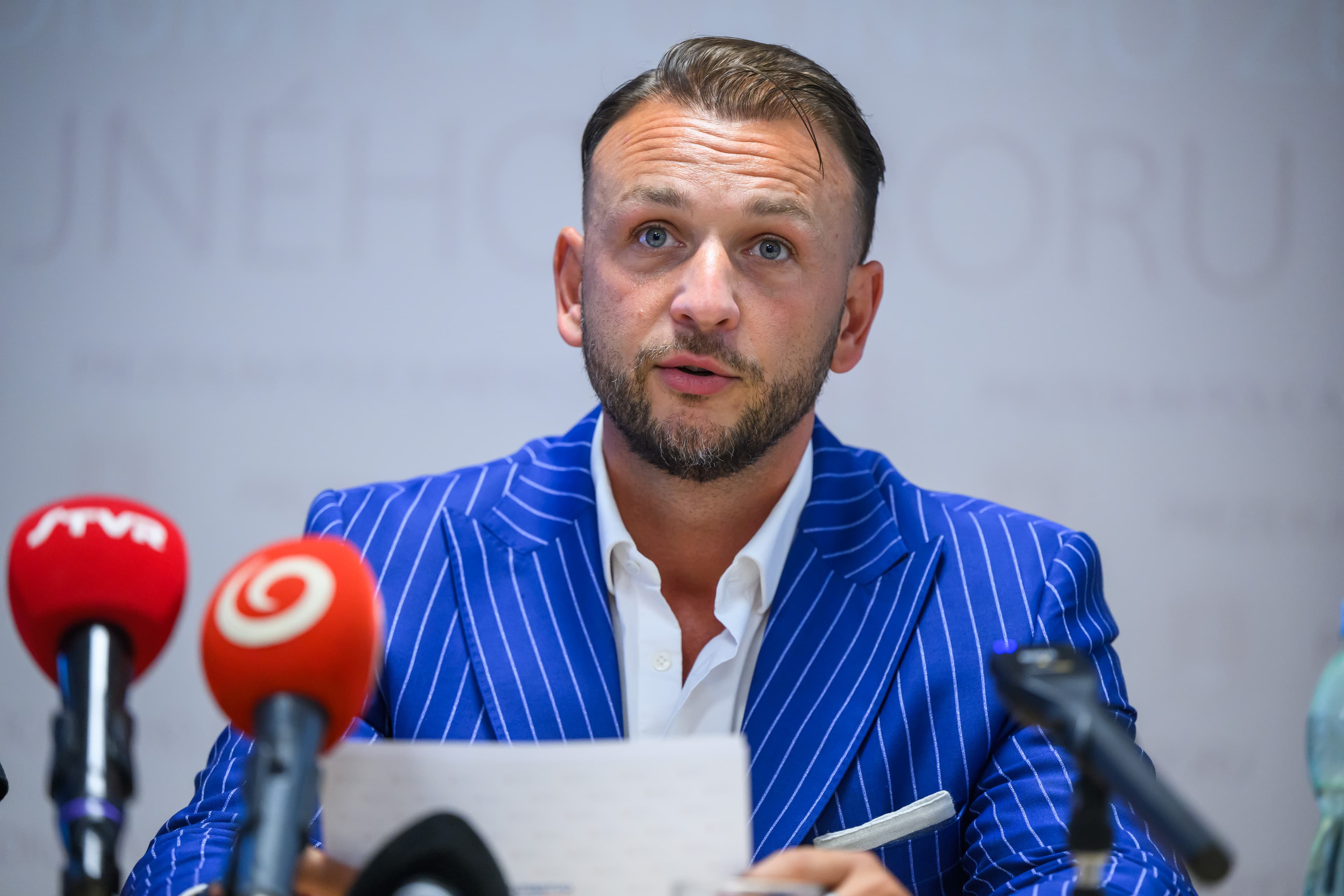 TRANSAKČNÁ DAŇ NIE JE DOBRÉ RIEŠENIE. PRIORITOU SÚ VŠAK RODINY! - tvrdí Šutaj Eštok (VIDEO)