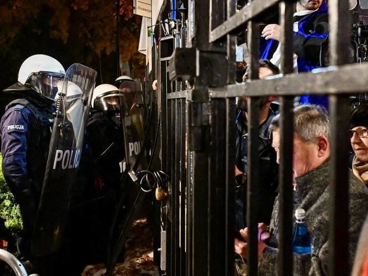 POĽSKÁ KRÍZA A TICHO SLOVENSKEJ OPOZÍCIE! Jedine Karas a Krajniak majú čo povedať? Kedy sa ozve PS? (VIDEO)