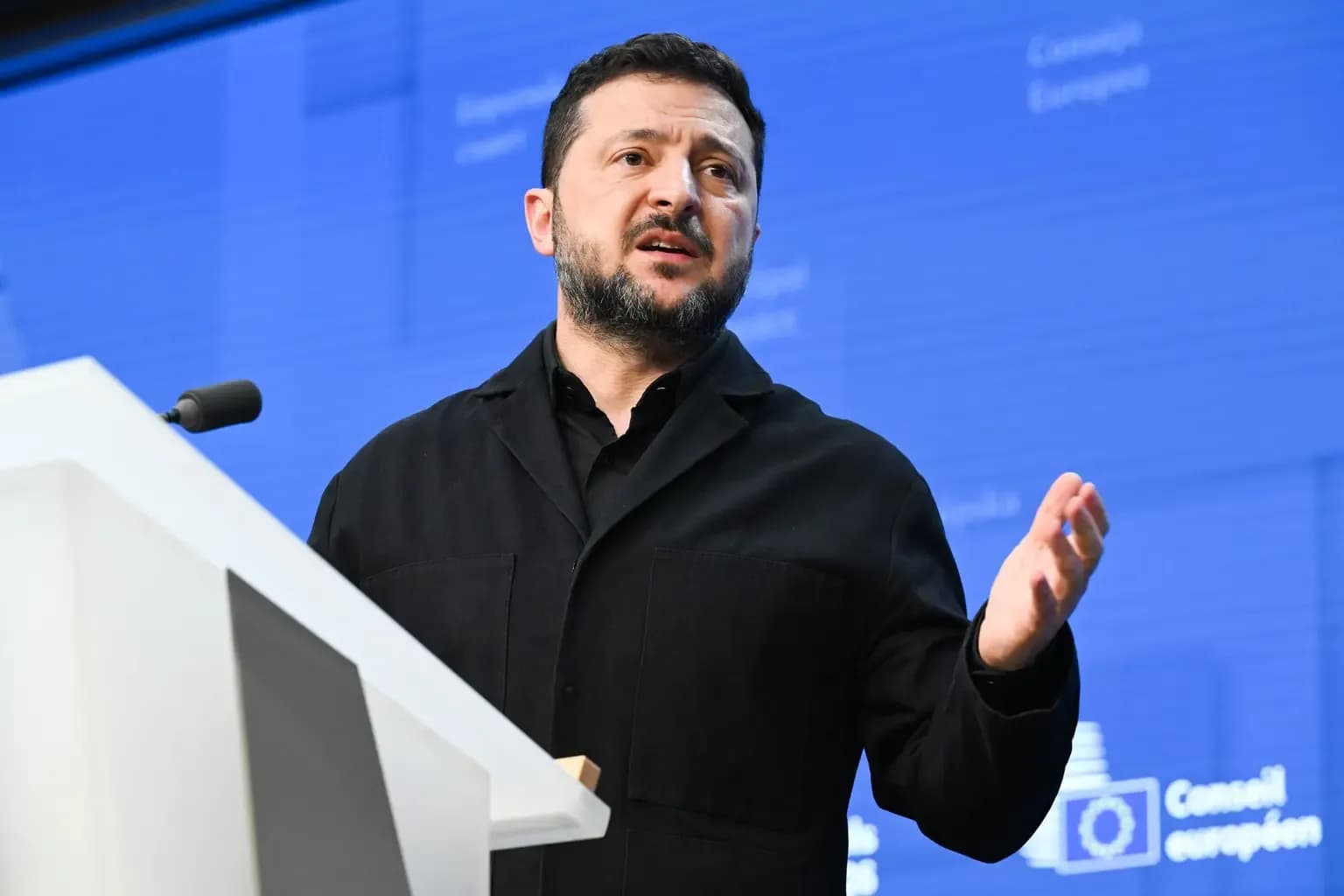 „BUDÚ NASLEDOVAŤ DOHODY O PLYNE!“ Zelenskyj sa v Bruseli posťažoval, že Trump by mohol zmierniť ďalšie sankcie voči Rusku