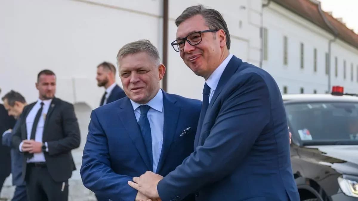 Fico podporil na predvolebnom mítingu Vučiča, vystúpil s prejavom v srbčine