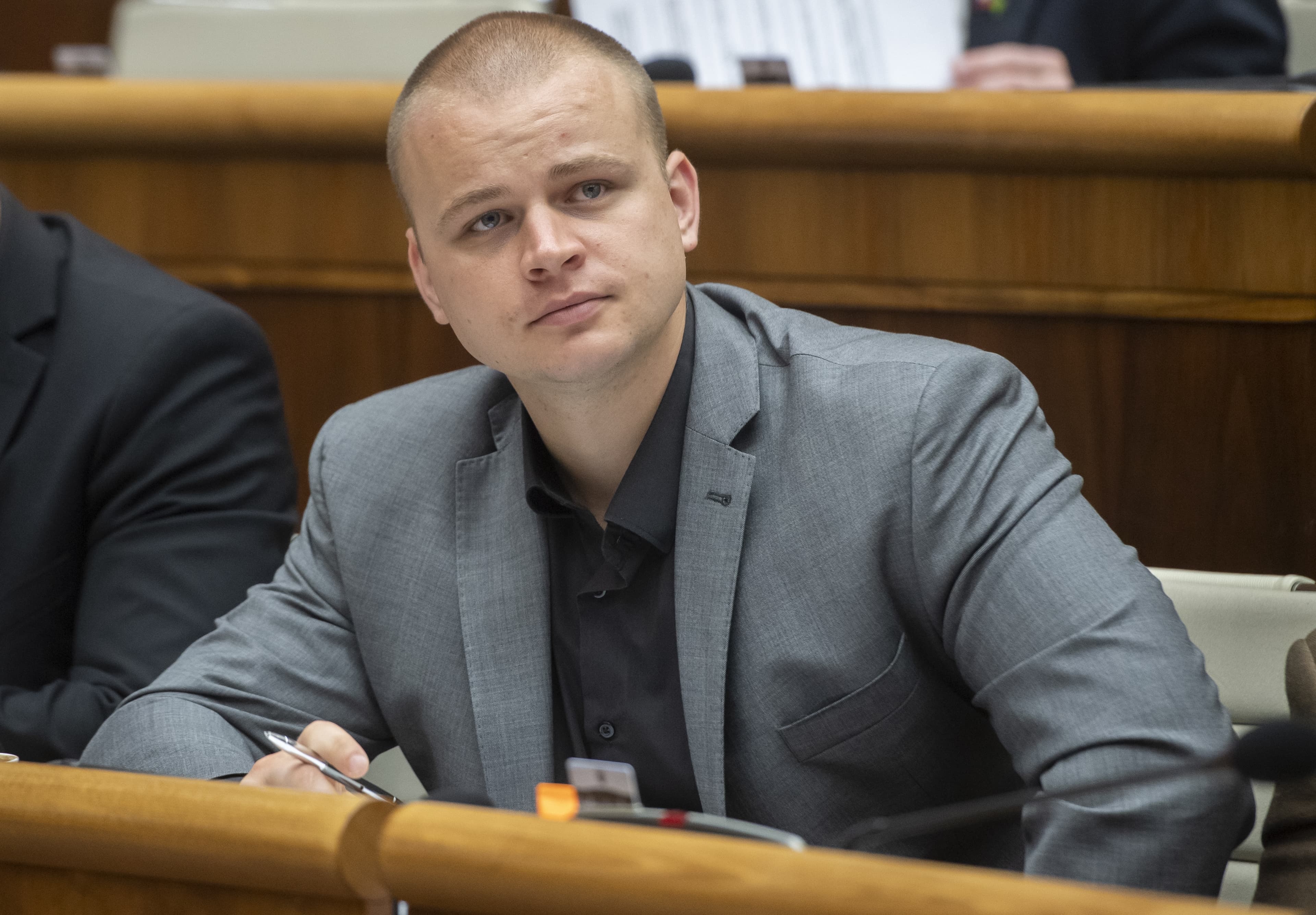 Invázia v Ceute, umlčaná iniciatíva a hrozba zákazu AfD. Mazurek kritizuje Brusel (VIDEO)