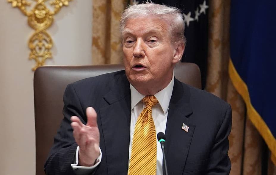 Trump prehovoril jazykom Žirinovského: „Darebáci a zradcovia! Vezmeme si späť od EÚ peniaze, ktoré Biden premrhal na zbrane pre Ukrajinu.“