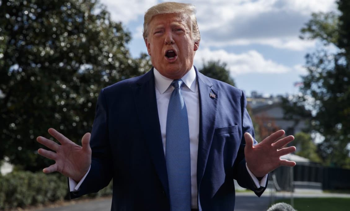 Trump potvrdil, že zo summitu NATO odletel iným lietadlom pre možnú hrozbu