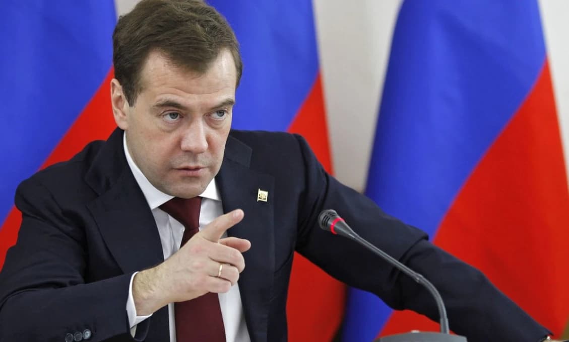 Medvedev: Vance pokarhal Európanov, tým sa to nepáči