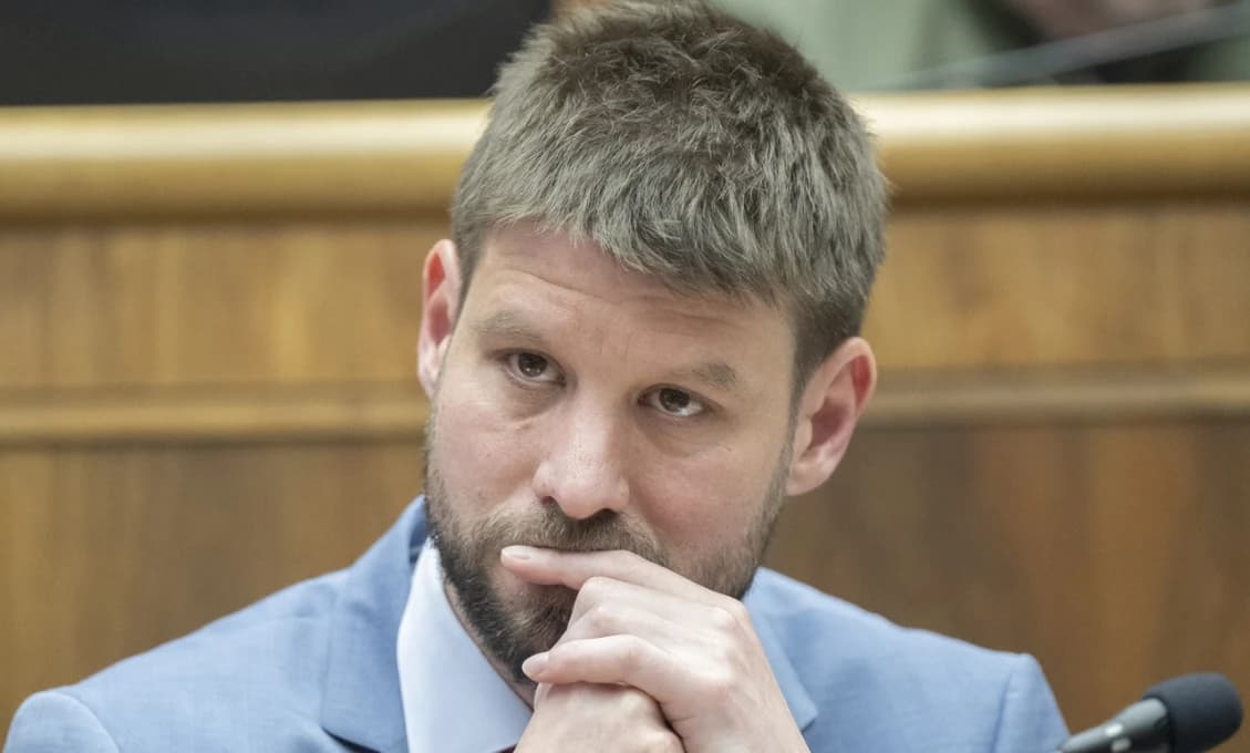 Hlas ľudu: Fico v Amerike a Šimečka v kúte. Tak kto je tu izolovaný?