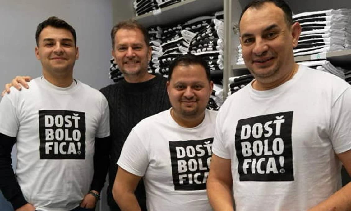 Matovič ide vyhrať voľby tričkami: Kúpte a dostanete jeho intelektuálnu esej zadarmo!