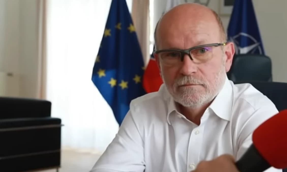 Vizitka progresívne opusteného "diplomata" Káčera