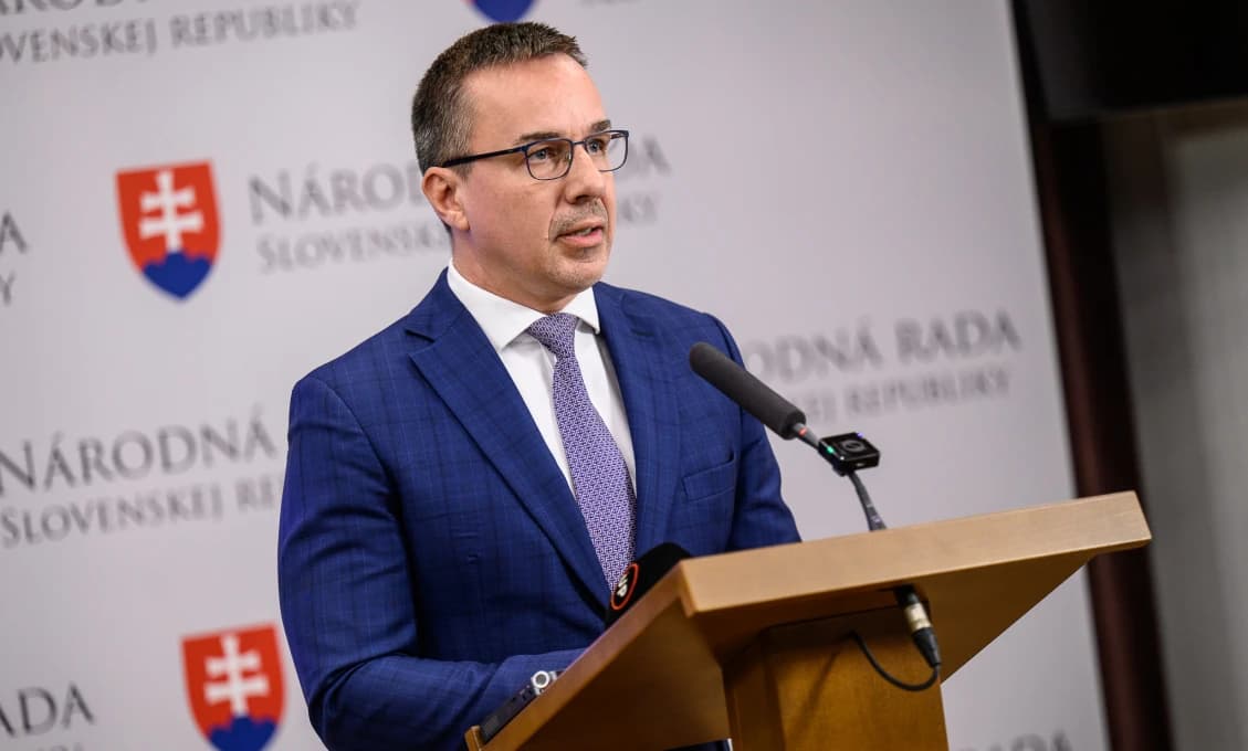 Politická prestrelka: Minister Tomáš vs poslankyňa Martina Bajo Holečková
