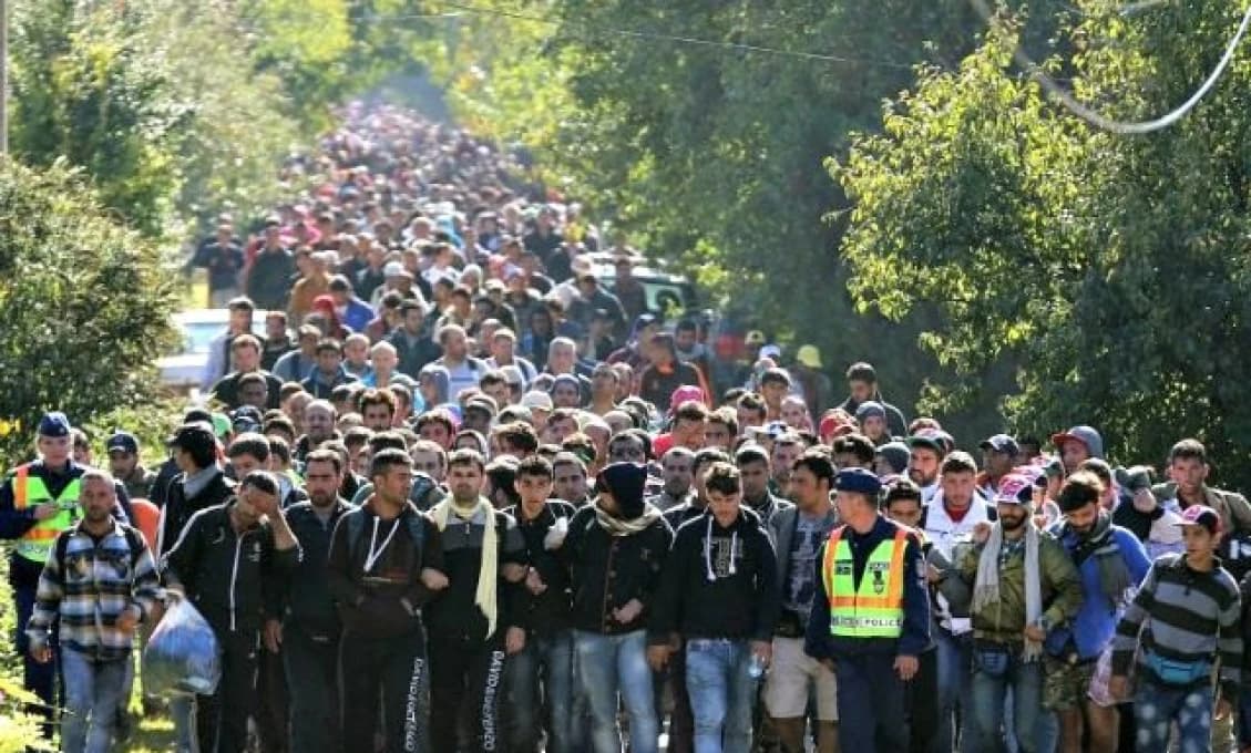 Nestarajte sa toľko o Putina, väčšia hrozba sú migranti!