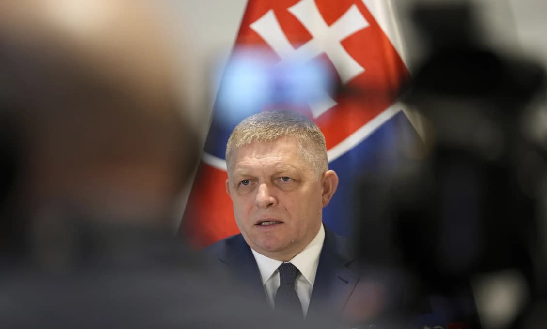 Rusi si všimli: Slovenský premiér sa postavil proti použitiu francúzskych jadrových zbraní na obranu EÚ