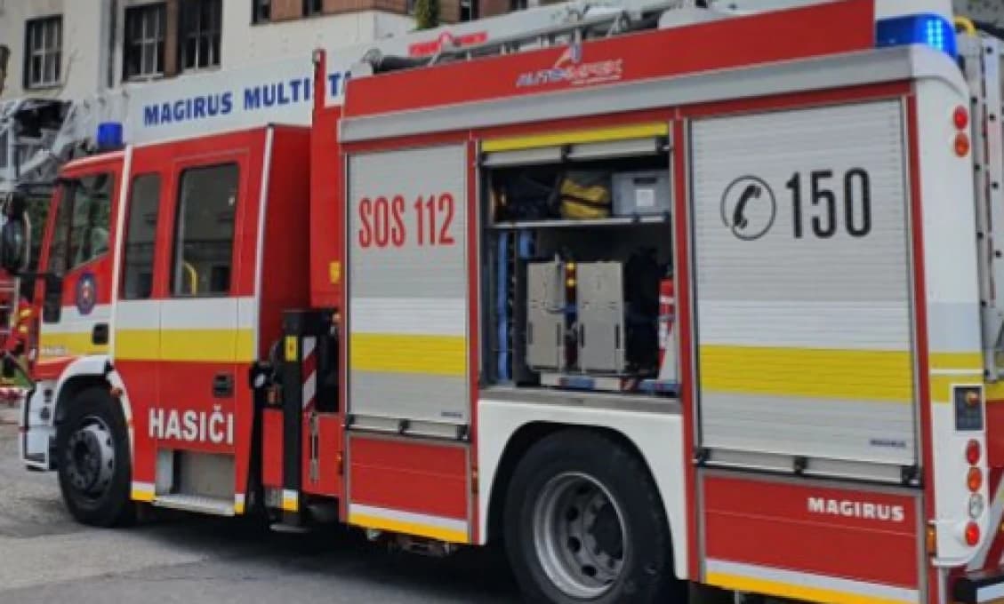 Brutálny útok na hasičov vo Veľkej Ide: Kamene, vyhrážky a zničená technika