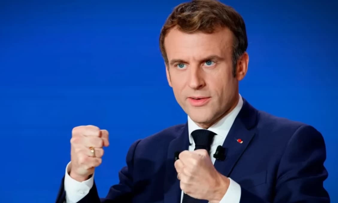 Macron a Briti zbroja: Európa chce vlastný nukleárny štít