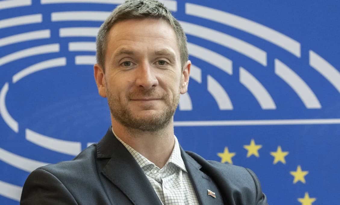 Uhrík v europarlamente: Na médiá miliardy, na chorý dobytok ani cent! (VIDEO)