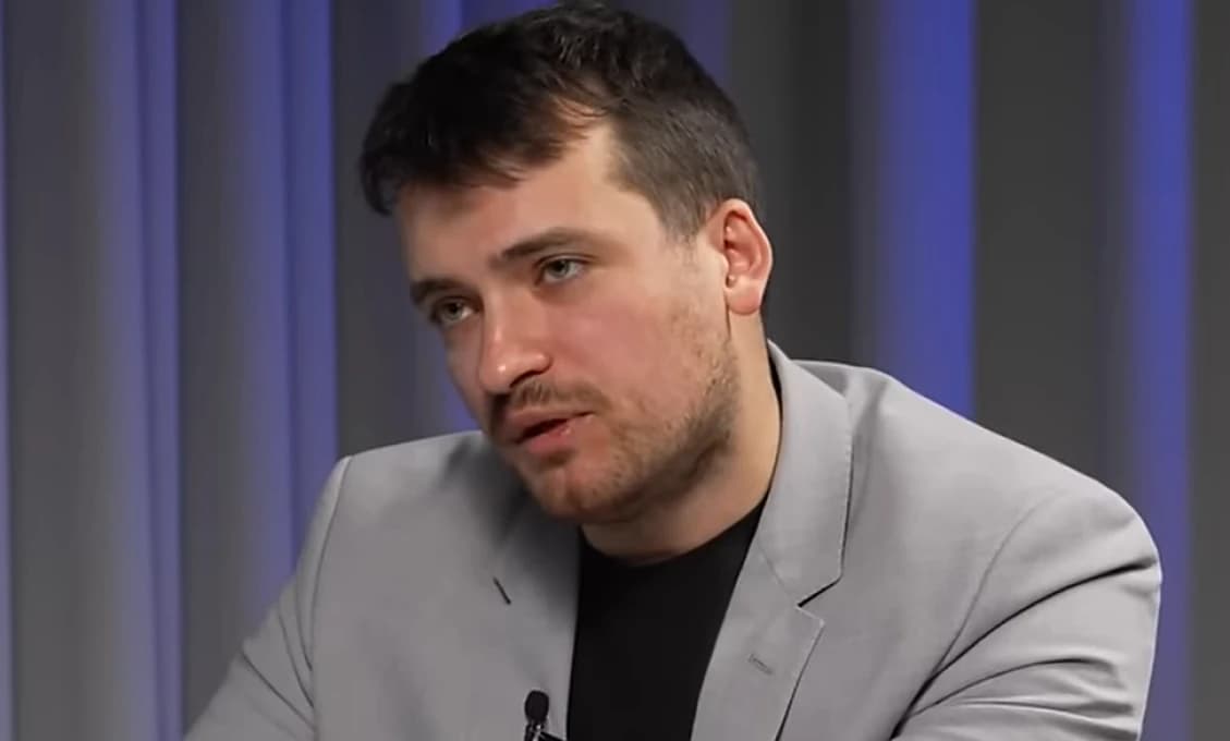 Ďateľ píše: Adel Ghannam: Kura, čo sa podalo na kvočku