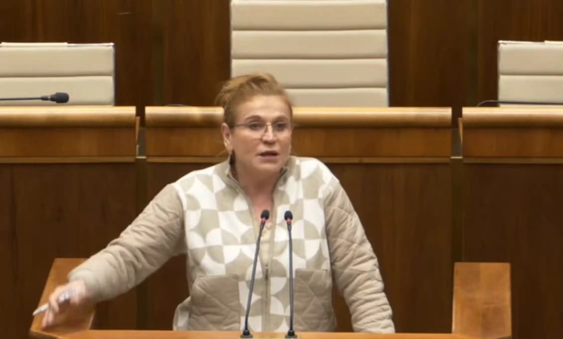Návrat do parlamentu k ostrej šarvátke! Predsedajúci musel zasiahnuť