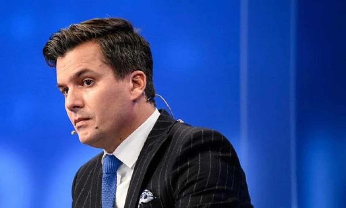 Hlas ľudu: Pán Král, pozrite si rozstrieľané sako a krvavú košeľu, ktoré patria Robertovi Ficovi
