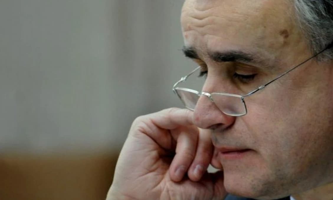 Kajúcnici si urobili z polície bábku a rozpútali vojnu