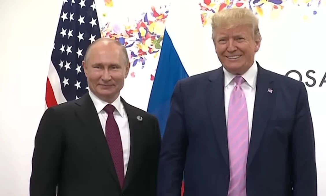 Putin daroval Trumpovi portrét. Ten bol dojatý
