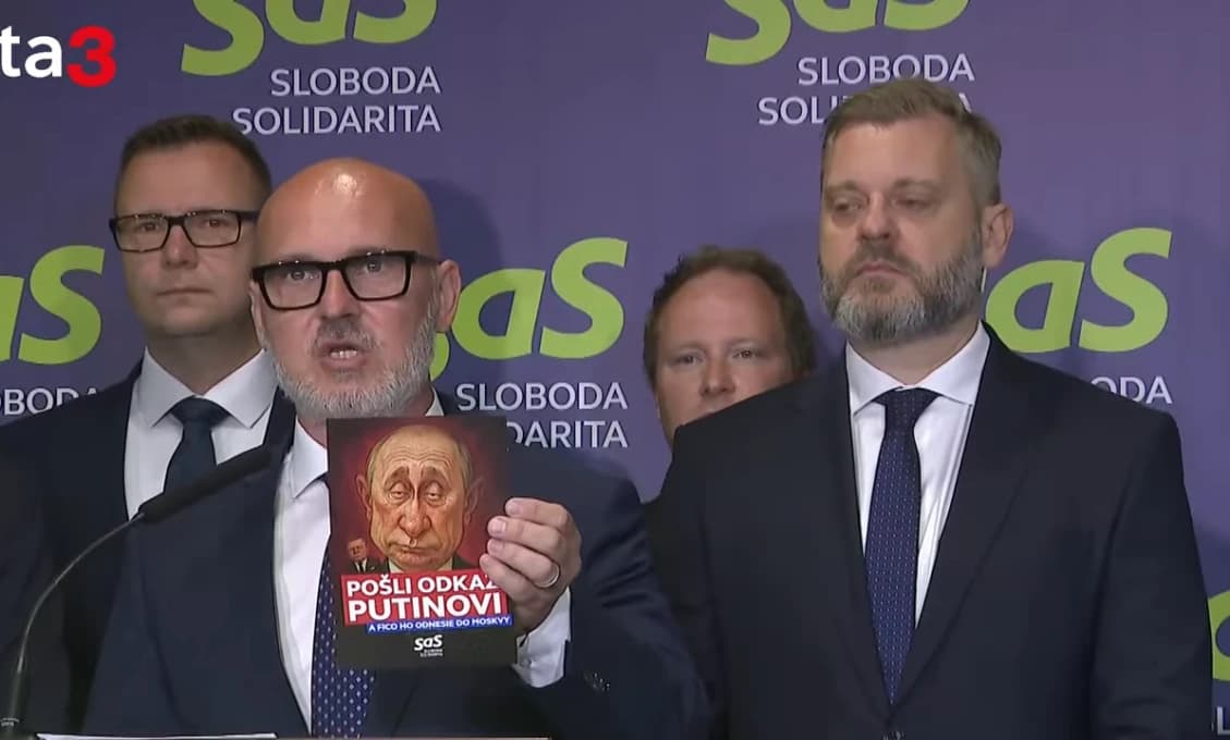 ZÚFALSTVO v priamom prenose: Gröhling a spol. KLESLI na dno s detinskou kampaňou proti Ficovi!