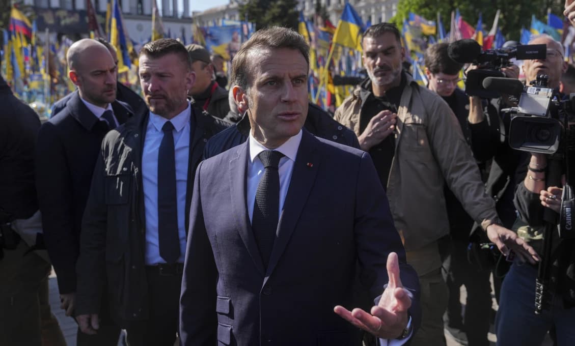 Macron obvinil Meloniovú zo zavádzania o ukrajinských stretnutiach