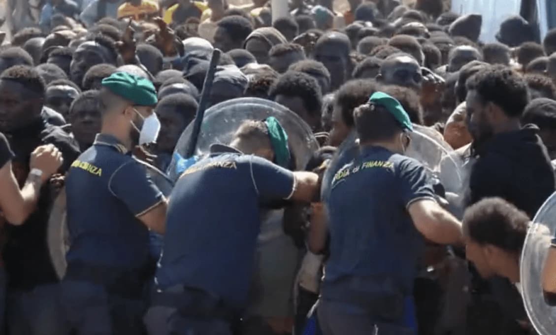 Imigranti terorizujú Francúzsko!