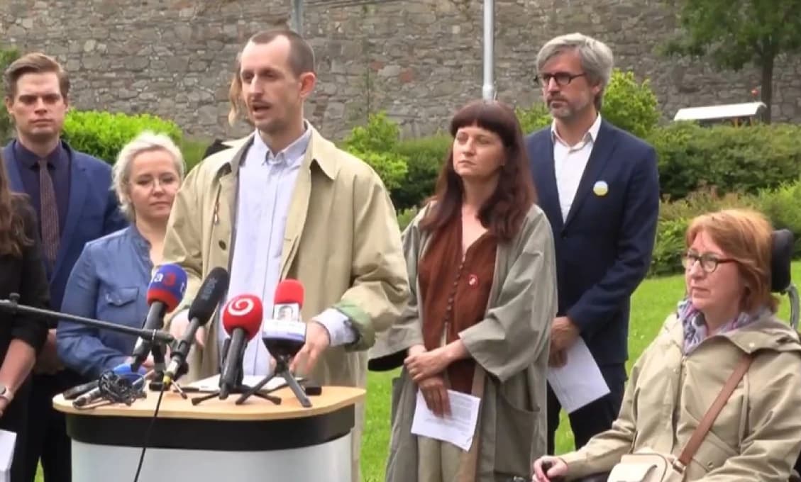 Tretí sektor vystrkuje pazúry: Komu slúžia naše mimovládky?