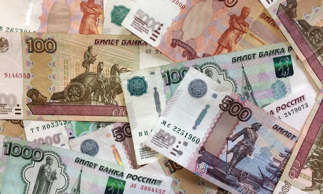 Peniaze mali byť naše. Hnevajú sa Ukrajinci, že ich predbehli firmy