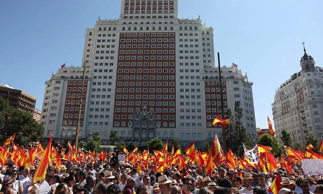 Tisíce ľudí protestovali v Madride proti vláde Pedra Sáncheza