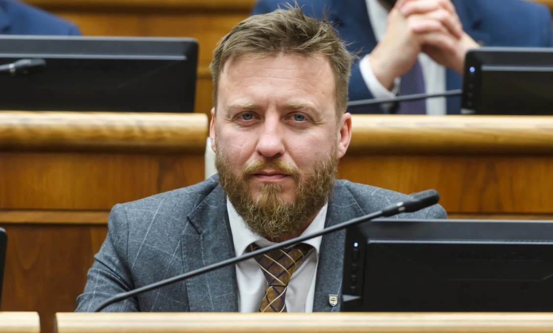 Kotlár stále na koni, Stachura a Majerský prehrali hlasovanie