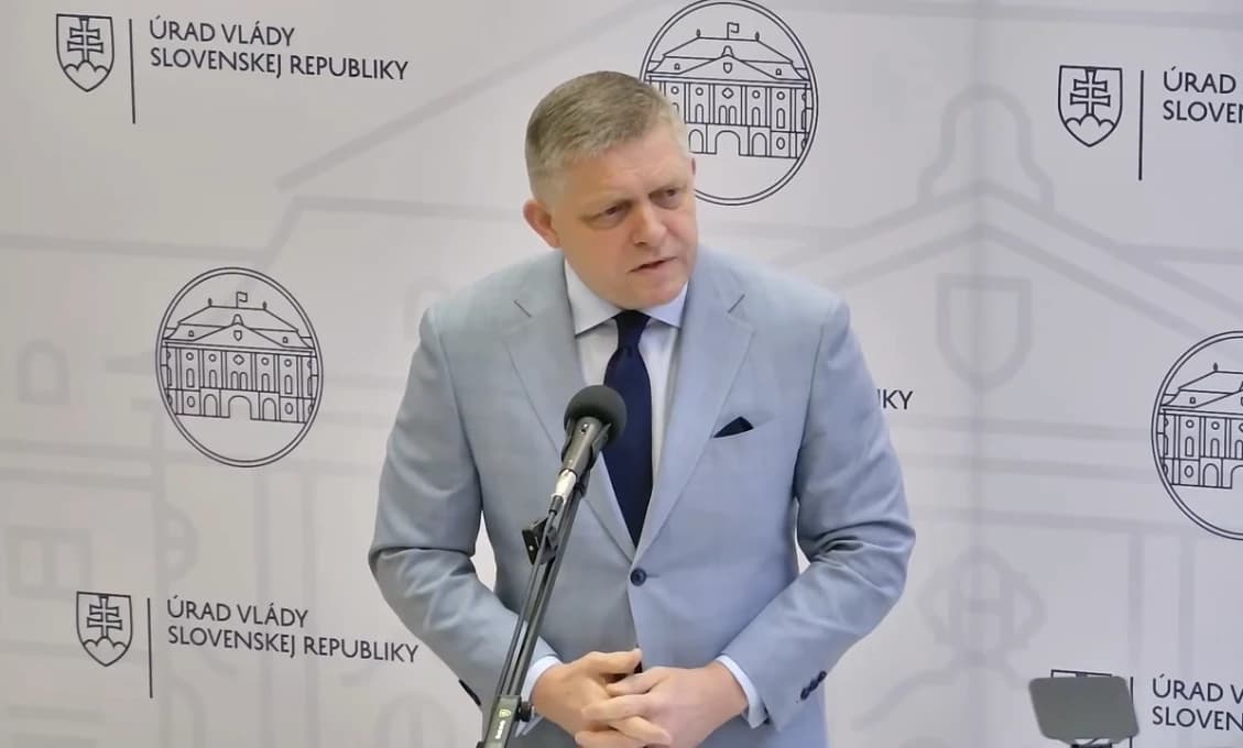 Premiér novinárke: Bustou sa nezaoberám, vašou sprostosťou áno