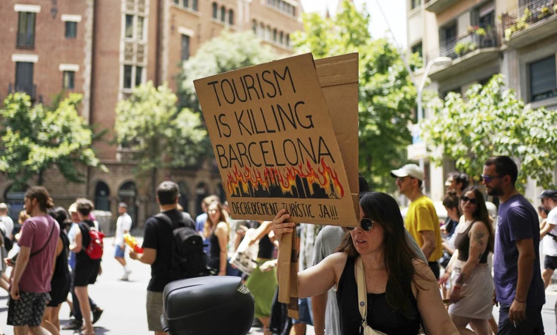 Ľudia v Európe vyšli do ulíc: Proti turizmu!