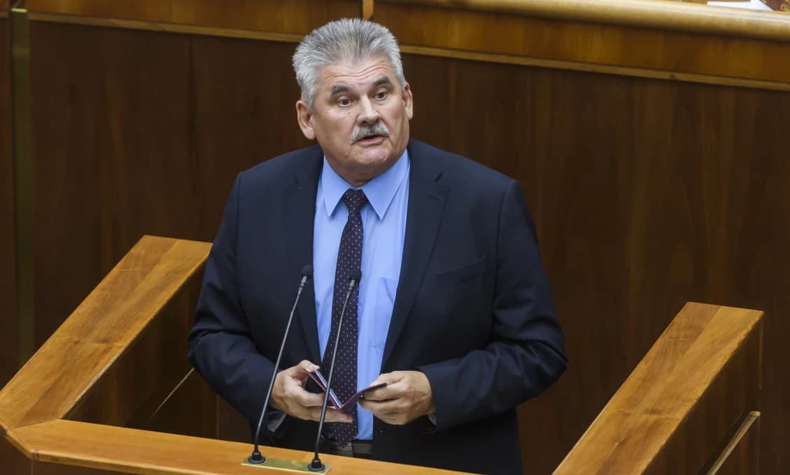 Koalícia nemá na schválenie novely ústavy dosť hlasov