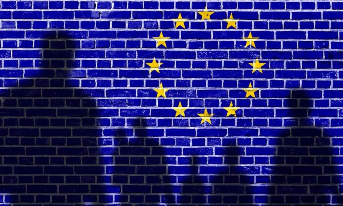 Logická otázka v europarlamente: Pripravuje sa Únia na vojnu?