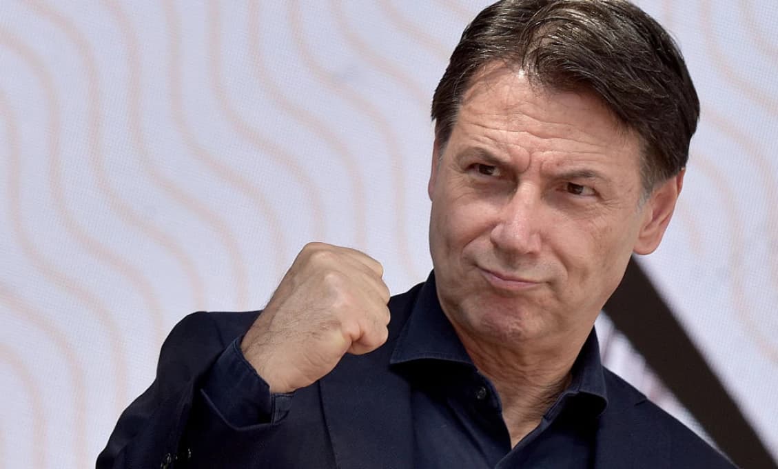 Taliansky expremiér vyzýva na summit proti NATO: Nechceme z Európy vojnový stroj!