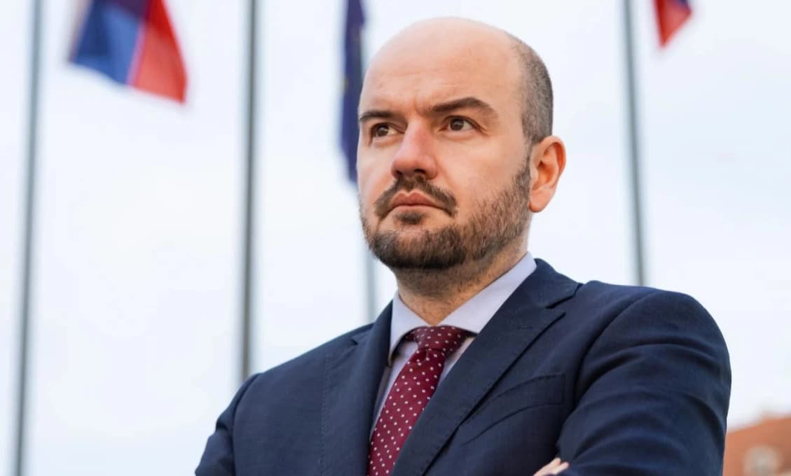 Hlas ľudu: Lenin Dubéci, podpredseda NR. Pocta? Alebo hanba?