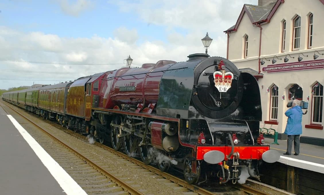 Kráľovský vlak po 156 rokoch služby končí; kráľ Karol III. sa snaží šetriť