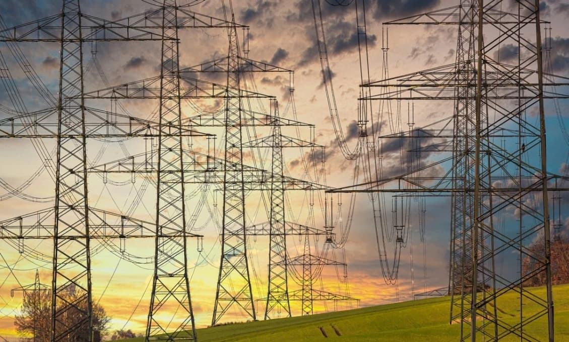 Za rozsiahlym výpadkom elektriny v ČR bola technická porucha, oznámil Fiala