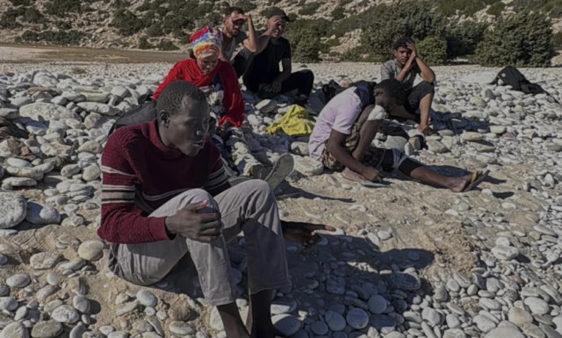 Grécko dočasne pozastavilo azylové konania pre migrantov zo severnej Afriky