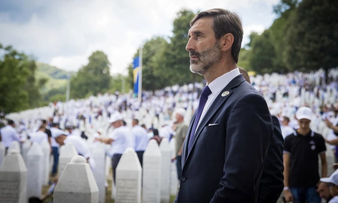 Vojaci v Maďarsku preberajú kontrolu nad kľúčovými firmami