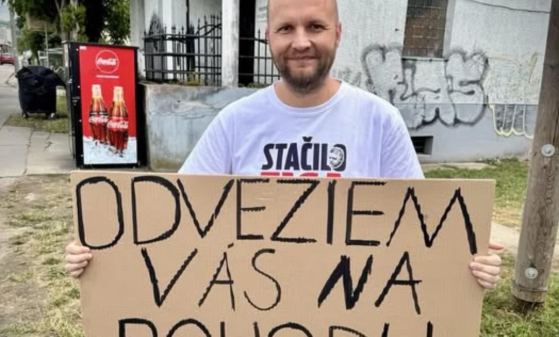 Festival politickej piesne Pohoda je v plnom prúde! Taxikárom je Jaro Naď (VIDEO)