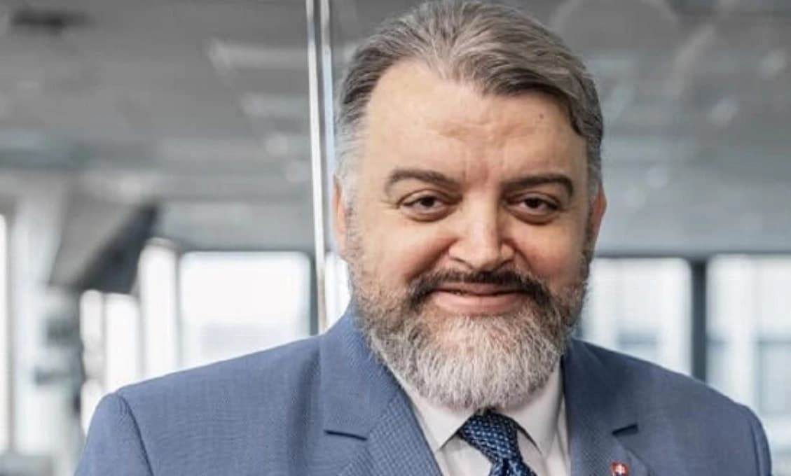 Chmelár tvrdo: Keď si uvedomíte, z akých hlupákov sa dnes skladajú politické elity, s hrôzou zistíte, že máme obrovský problém