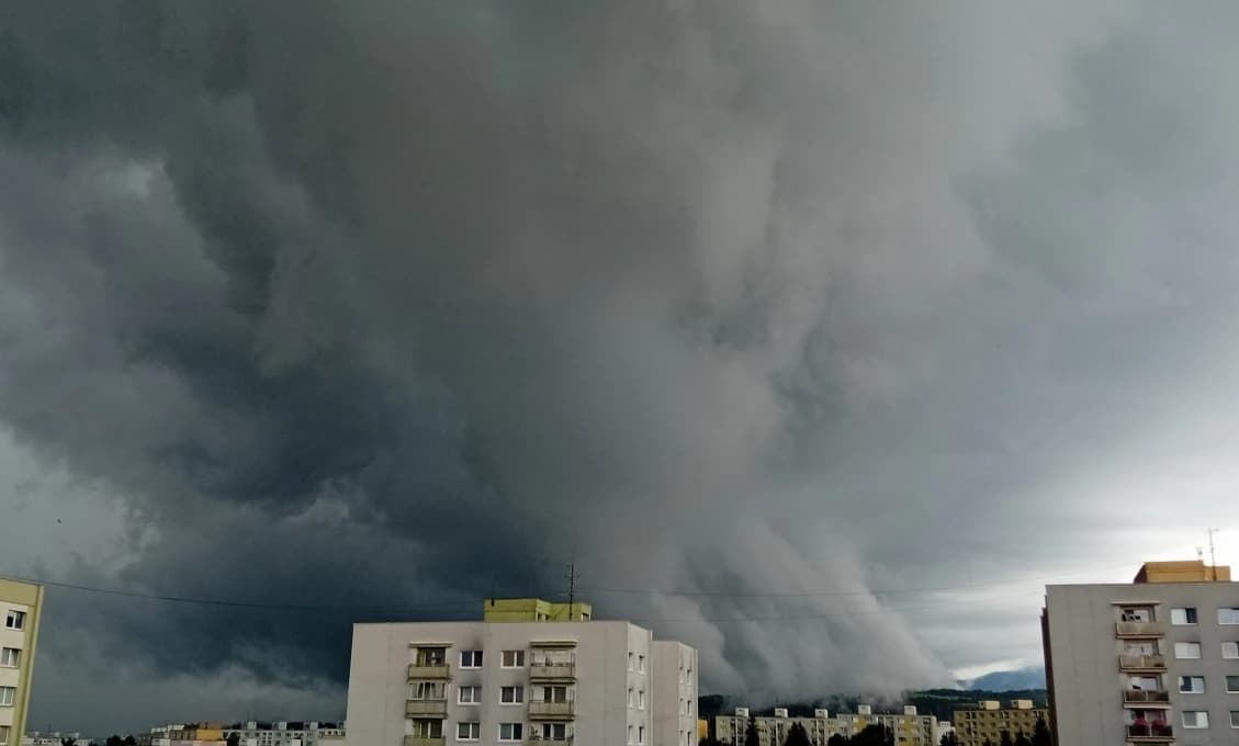 Panika v Bystrici: Ľudia si mysleli, že prichádza tornádo!