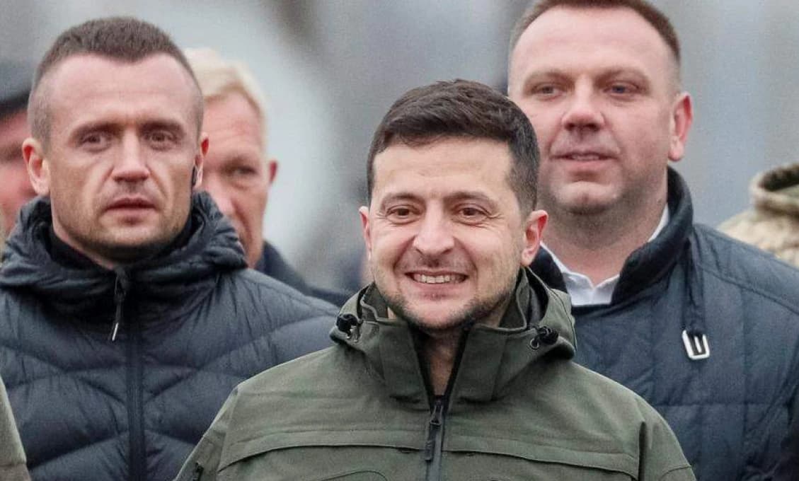 Už aj Briti špekulujú ako by mohli odstrániť Zelenského