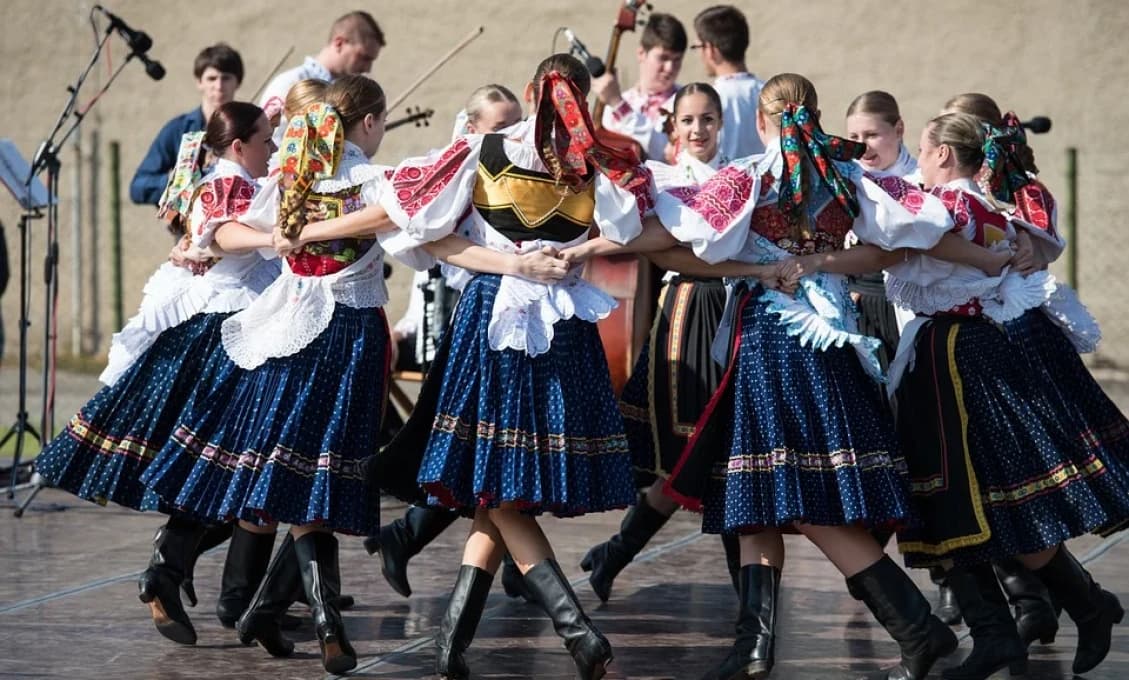 V Bratislave prezentovali publikáciu Slovenský deň kroja