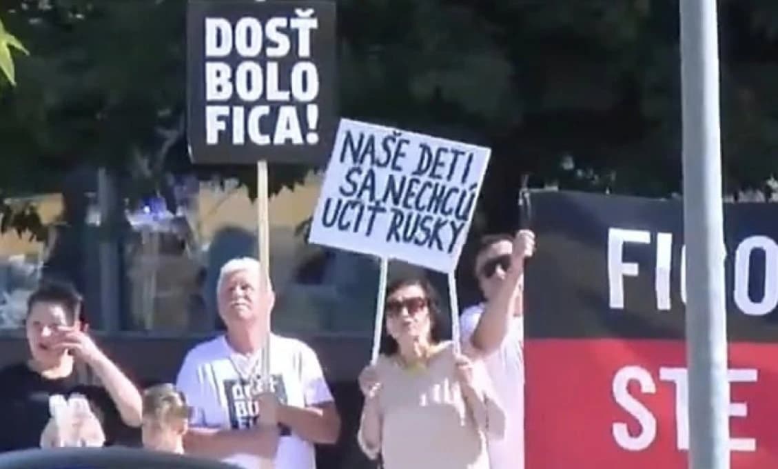 Senica hostí výjazdové rokovanie vlády. Matovičovci sa snažia o jeho narušenie (VIDEO)