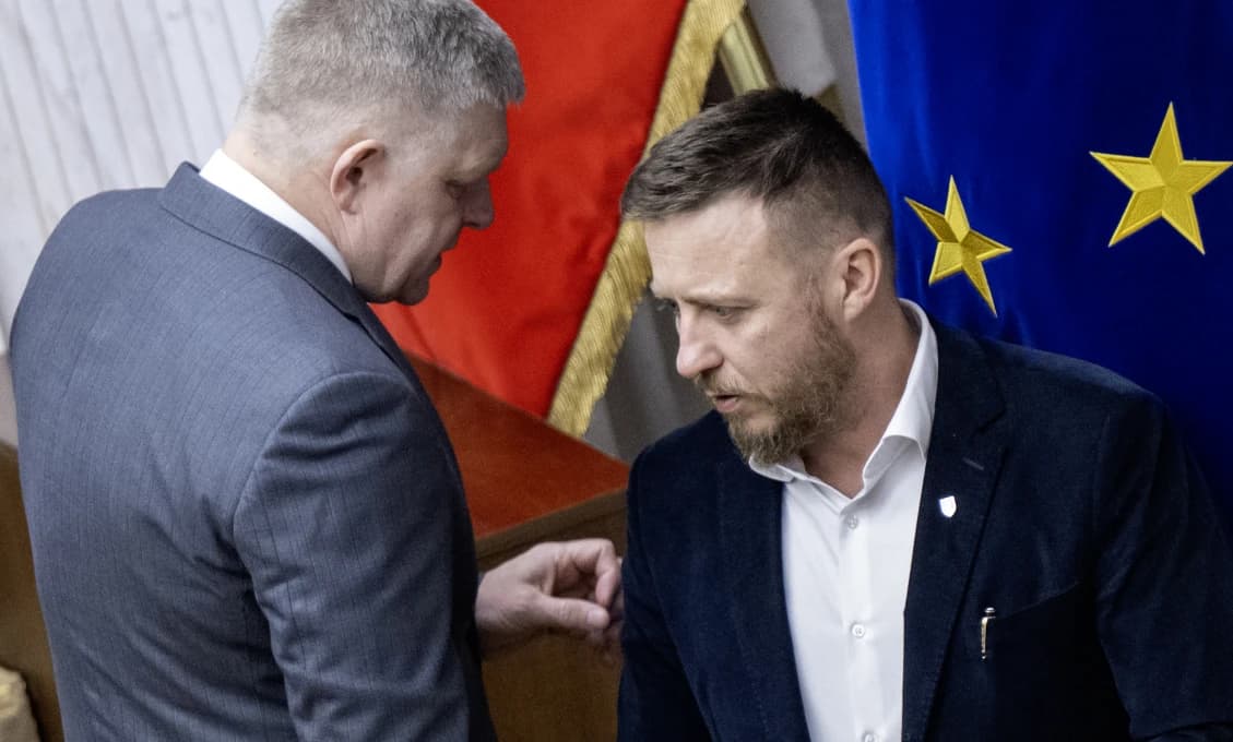 Premiérov Kotlár proti prezidentovi, Hlasu, opozícii a SAV. Prestávka do 10. septembra